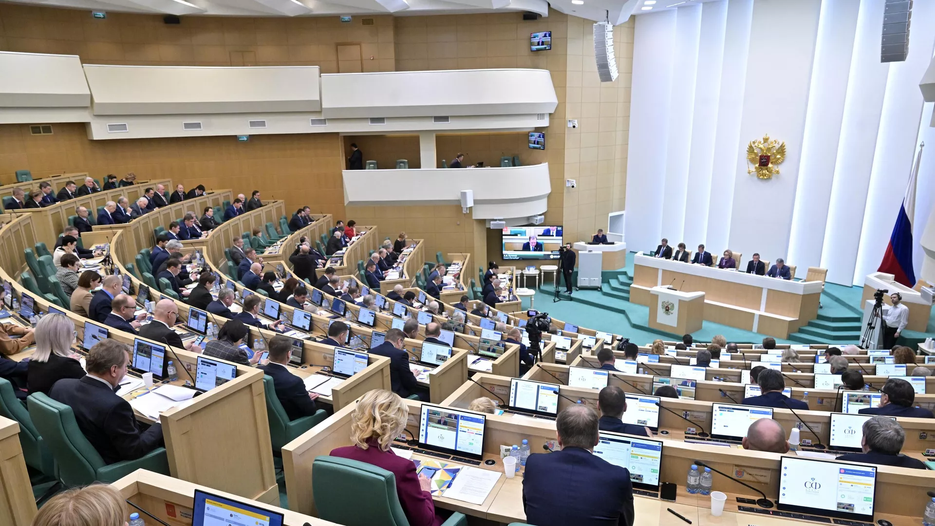 Совет Федерации одобрил закон об упрощении процедуры госзакупок Совет Федерации одобрил закон об упрощении процедуры госзакупок