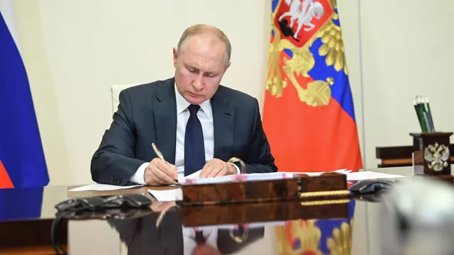 Путин подписал указ о вопросах международных перевозок грузов Путин подписал указ о вопросах международных перевозок грузов